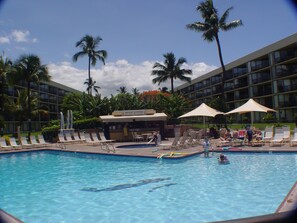 Utomhuspool och uppvärmd pool