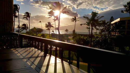 LUXUS ~ 1 Zi • 2 Bäder • 4 Schlafplätze ~ SCHÖNE DEKORIERTE OCEAN FRONT-WOHNUNG