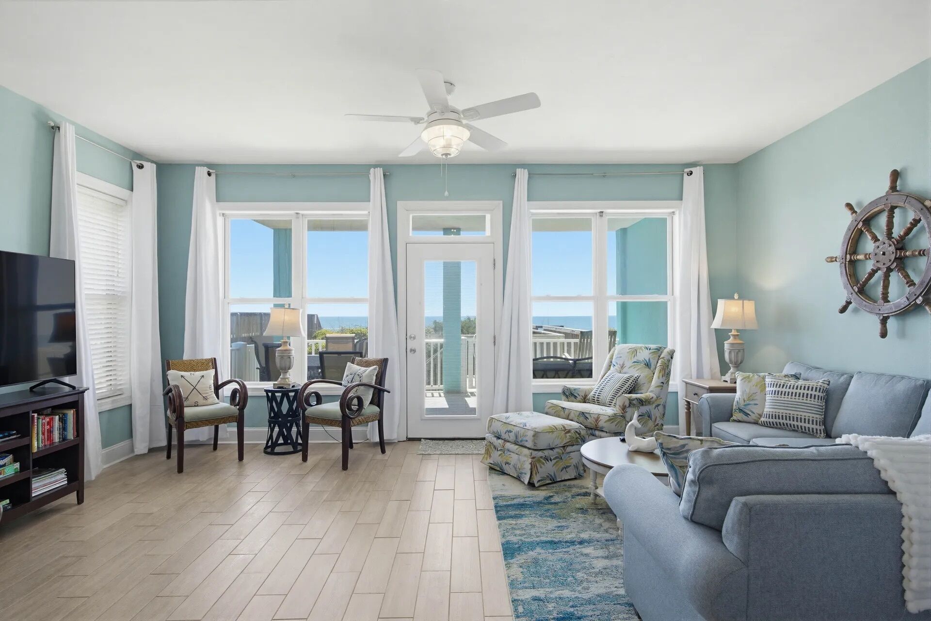 Smart TV, libri, impianto stereo