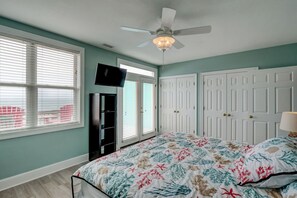 4 bedrooms, iron/ironing board, travel cot, free WiFi - 🌞Oceanfront 🏖️Steps to sand 🐶Dog Friendly⚡️EV charger (North Topsail Beach)