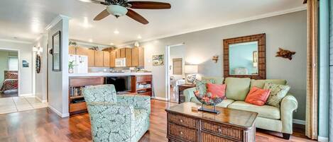 Smart-TV, DVD-Player, Bücher, Stereoanlage