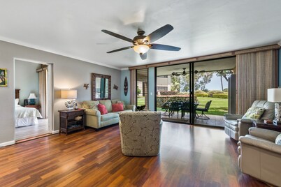 Quiet and Peaceful Getaway on the Ground Floor and a short walk to the pool !