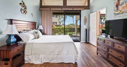 Quiet and Peaceful Getaway on the Ground Floor and a short walk to the pool !