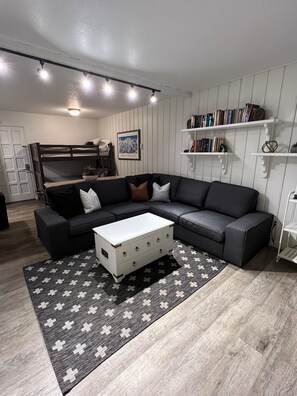 智能电视、壁炉、电子游戏、乒乓球