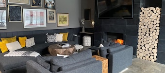 Chic, Chamonix Chalet walk to Canyon Lodge -Legal Rental