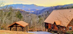 Exterior - Spectacular Views! Minutes to Gatlinburg, LED Hot Tub, Picnic Pavilion, Wi-Fi (Gatlinburg)