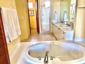 Combined shower/tub, hair dryer, bidet, towels - Exclusive Oceanfront Corner Penthouse Villa in Amazing Marbella Club!! (Humacao)