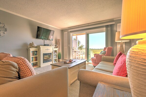 Smart TV, fireplace, DVD player, books