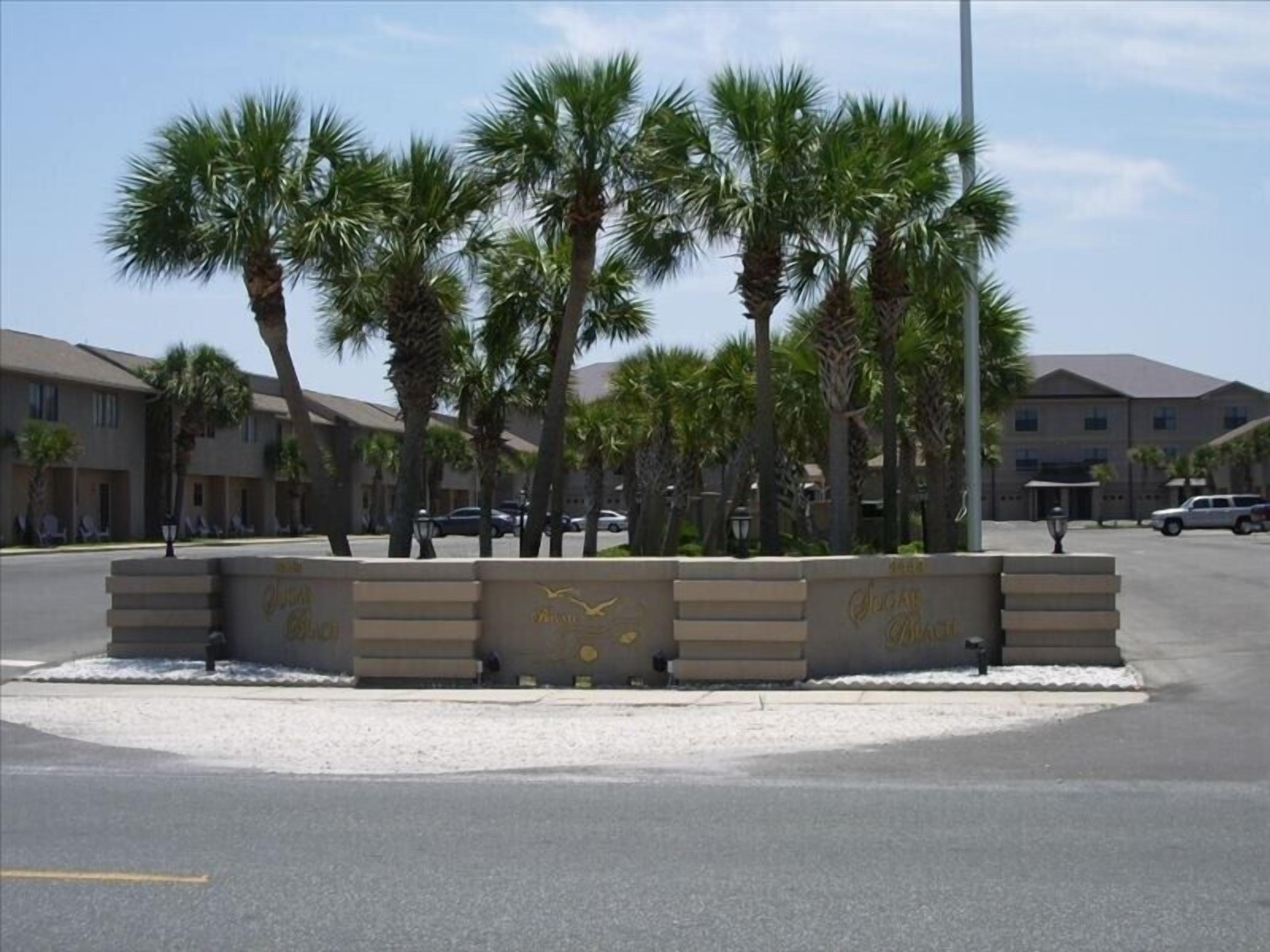 White Sandy Beaches, Gulf Front Complex, Heated Pool, Private Patio