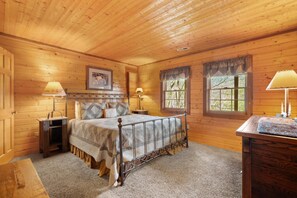 2 makuuhuonetta, silitysrauta/-lauta, ilmainen Wi-Fi, vuodevaatteet