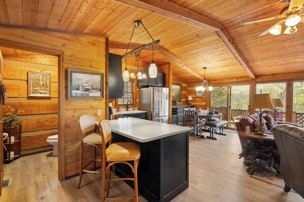 Smart-TV, Kamin, DVD-Player, Bücher