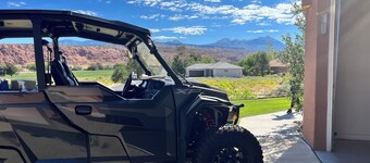 8A1 Best Views, Shared Pool & Hot Tub, Private Patio and Garage