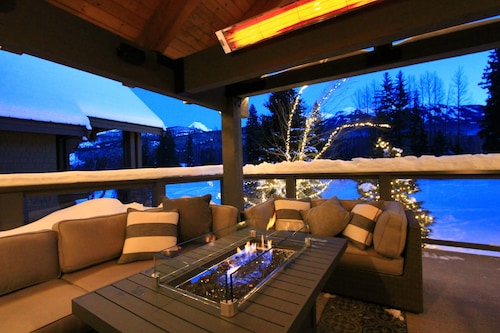 Northwood Chalet Whistler: Luxury Golf Course Home, Stunning Views of Blackcomb!