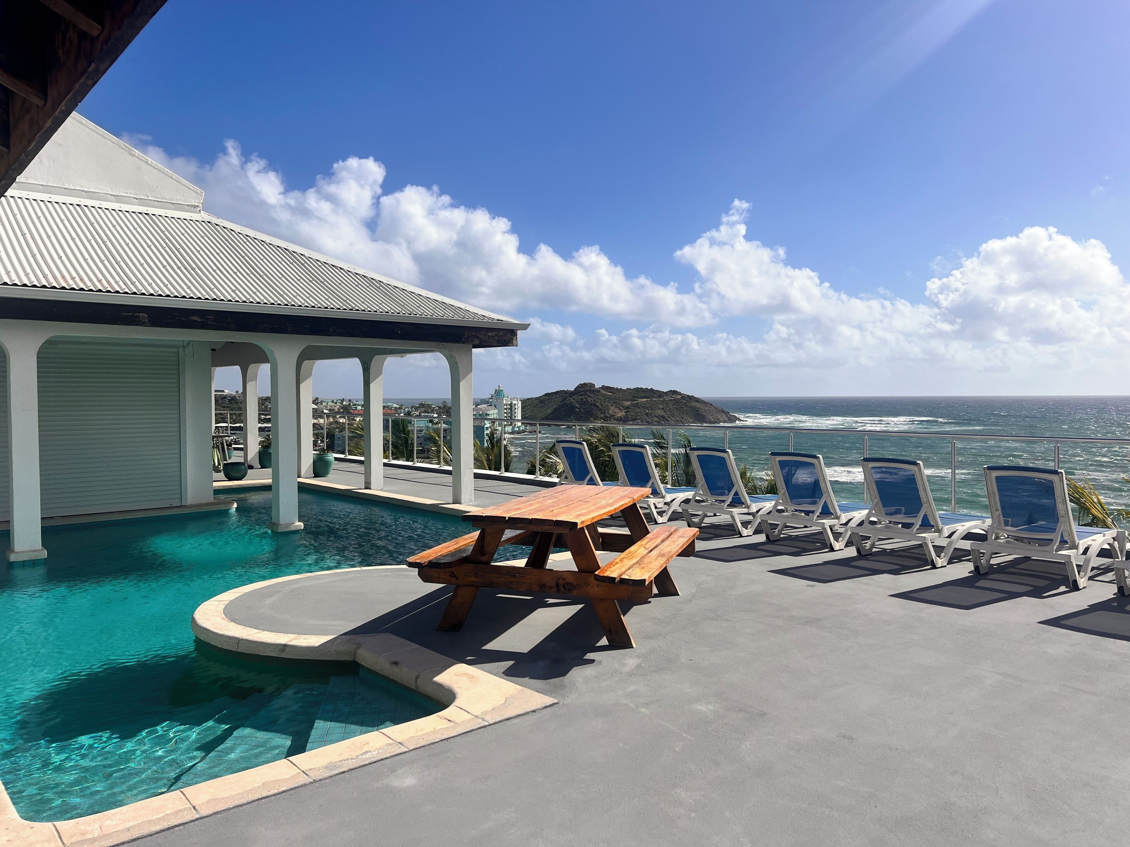 Außenpool, Liegestühle