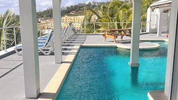 Udendørs pool, liggestole