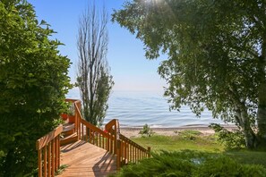 Property grounds - Hoff Cottage - Right On The Beach. Free Wi-Fi, BBQ Grill and Firepit On Beach (Port Sanilac)