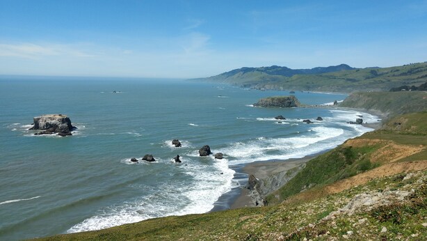 A coastal landscape with rocky outcrops and a clear view of the ocean. - Spacious Sebastopol Home — 5-Minute Walk to Town, Wine Country at Your Doorstep (Sebastopol)