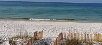 Sticks in the Sand 4B Oceanfront Studio w/, Private Beaches!