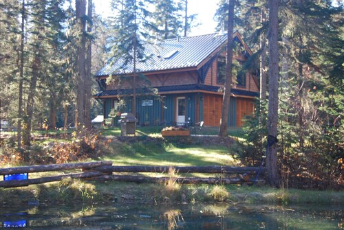 Revelation Valley Carriage House near Jasper National Park