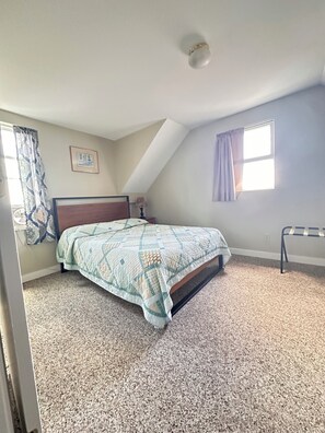 2 bedrooms, iron/ironing board, free WiFi, bed sheets - Private house all yours! Open year round! (Warren)
