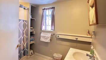 Combined shower/bathtub, hair dryer, towels, toilet paper