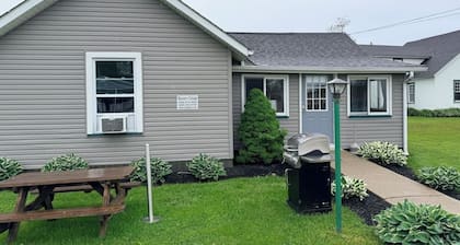 Kaistan keskellä 1Bedroom 1Bath 6. Palo kuoppaan AC, WiFi, Cable, Lemmikkiystävällisiä
