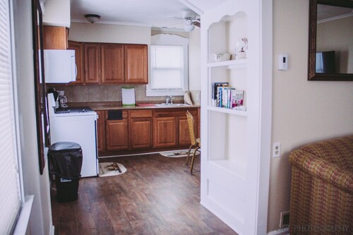Center Strip Location|Pet Friendly|Wi-Fi|A/C|Steps from Winery & Golf Course