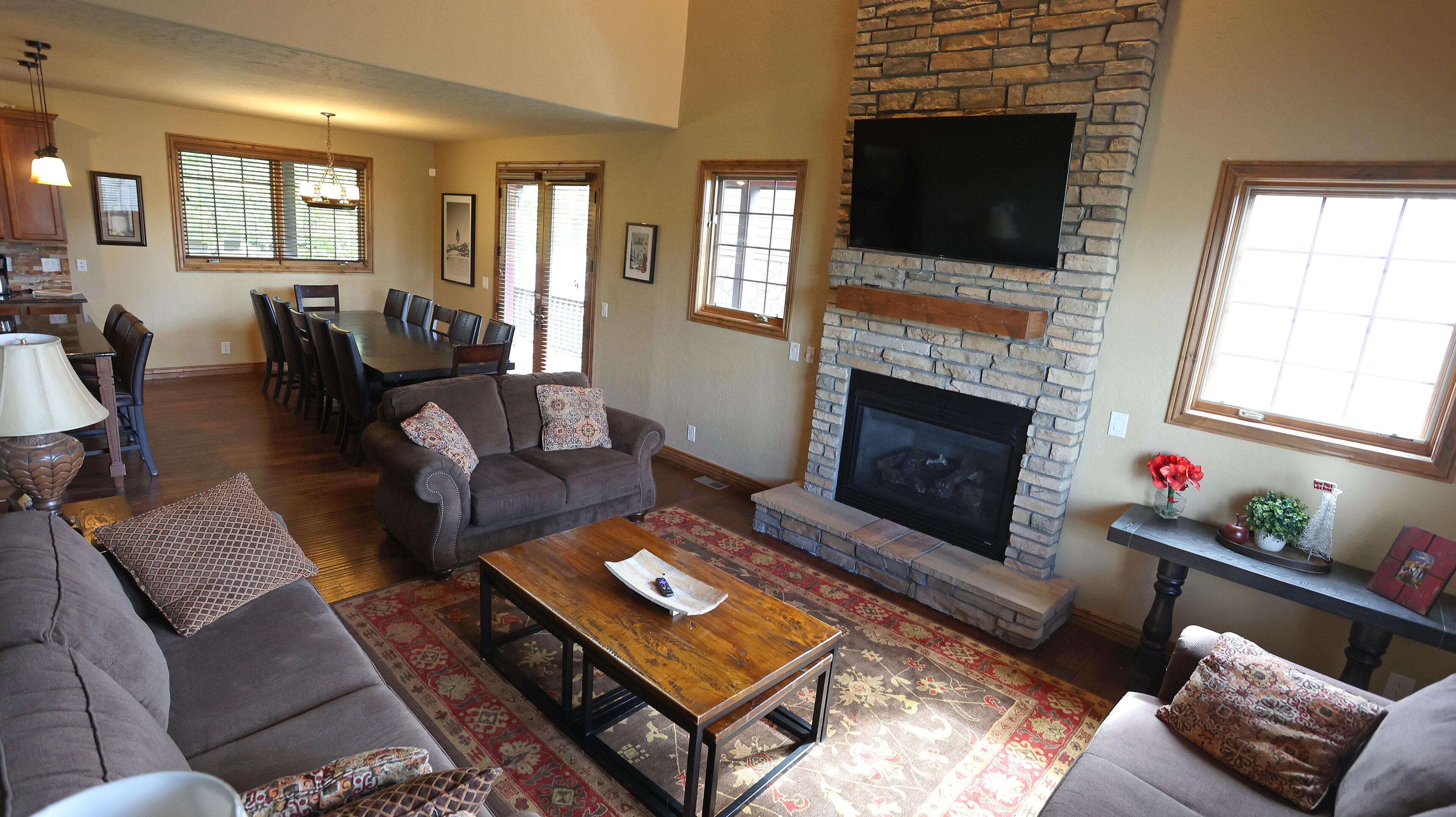 5br Luxury Mountain Home Sleeps 10-20: Bañera De Hidromasaje, Sala De Juegos, Servicio Gratuito De Traslado A La Ciudad Y A Las Pistas De Esquí - Granby, CO