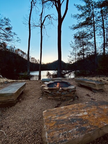 Lakefront PENINSULA Home - ainoa laatuaan Spot! Yksityinen Dock, Lemmikkiystävällisiä