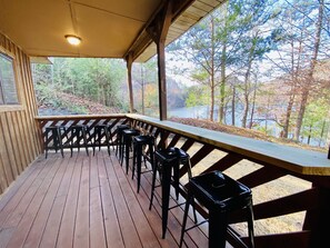 Outdoor dining - LAKEFRONT Peninsula House ONE of a KIND SPOT! Private Dock, Pet Friendly (Butler)