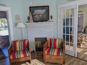 Interior - Pets Allowed Waterfront Rental Home On Core Sound (Atlantic)