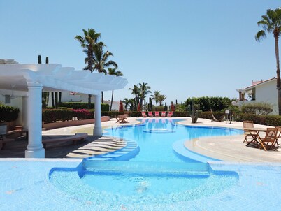 Luxurious Villa with Private Hot Tub, Ocean Views Family-Friendly 3BR 15-Min Wa