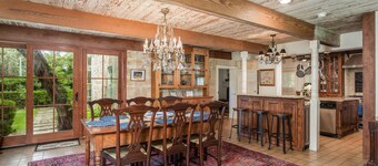Historic Luxury Estate - Heated Pool, Hot Tub, Fire Pit & Pool Table for 13
