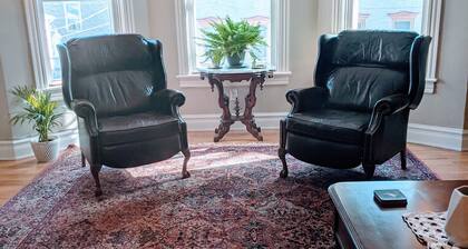 Glen Onoko Guesthouse: Charming East Side Home near Scenic Train Station