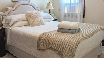 4 makuuhuonetta, silitysrauta/-lauta, ilmainen Wi-Fi, vuodevaatteet