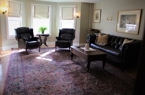 Smart TV, table football, books, music library - Glen Onoko Guesthouse: Charming East Side Home near Scenic Train Station (Jim Thorpe)