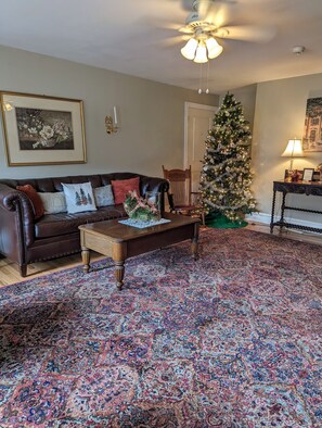 Smart TV, table football, books, music library - Glen Onoko Guesthouse: Charming East Side Home near Scenic Train Station (Jim Thorpe)