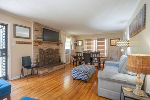 Smart TV, video games, foosball, books - A Cozy, Country Home Nestled In Millington, Tn, 15 Miles From Memphis, TN. (Millington)