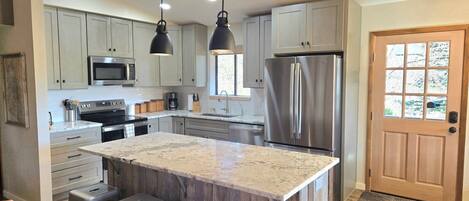 Refrigerador, microondas, horno, placa de cocina