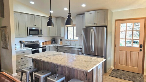 Fridge, microwave, oven, stovetop - SPECIAL OFFER! Relaxing Secluded Payson Home with Scenic View! (Payson)