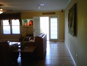 Smart TV, books, stereo - Lots of Room...Best Value! (Slidell)