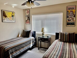 3 makuuhuonetta, silitysrauta/-lauta, ilmainen Wi-Fi, vuodevaatteet