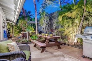 Outdoor dining - Family-Friendly 4BR House🌺Hot Tub, Game Table, Yard, Near Beaches/Dining/Shops (Kihei)