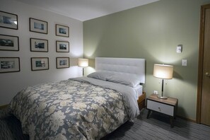 3 عدّة غرف نوم ومكواة/لوح كي وواي فاي وملاءات أسرّة