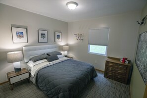 3 bedrooms, iron/ironing board, WiFi, bed sheets - Escape to beautiful Lake Michigan! (Elberta)