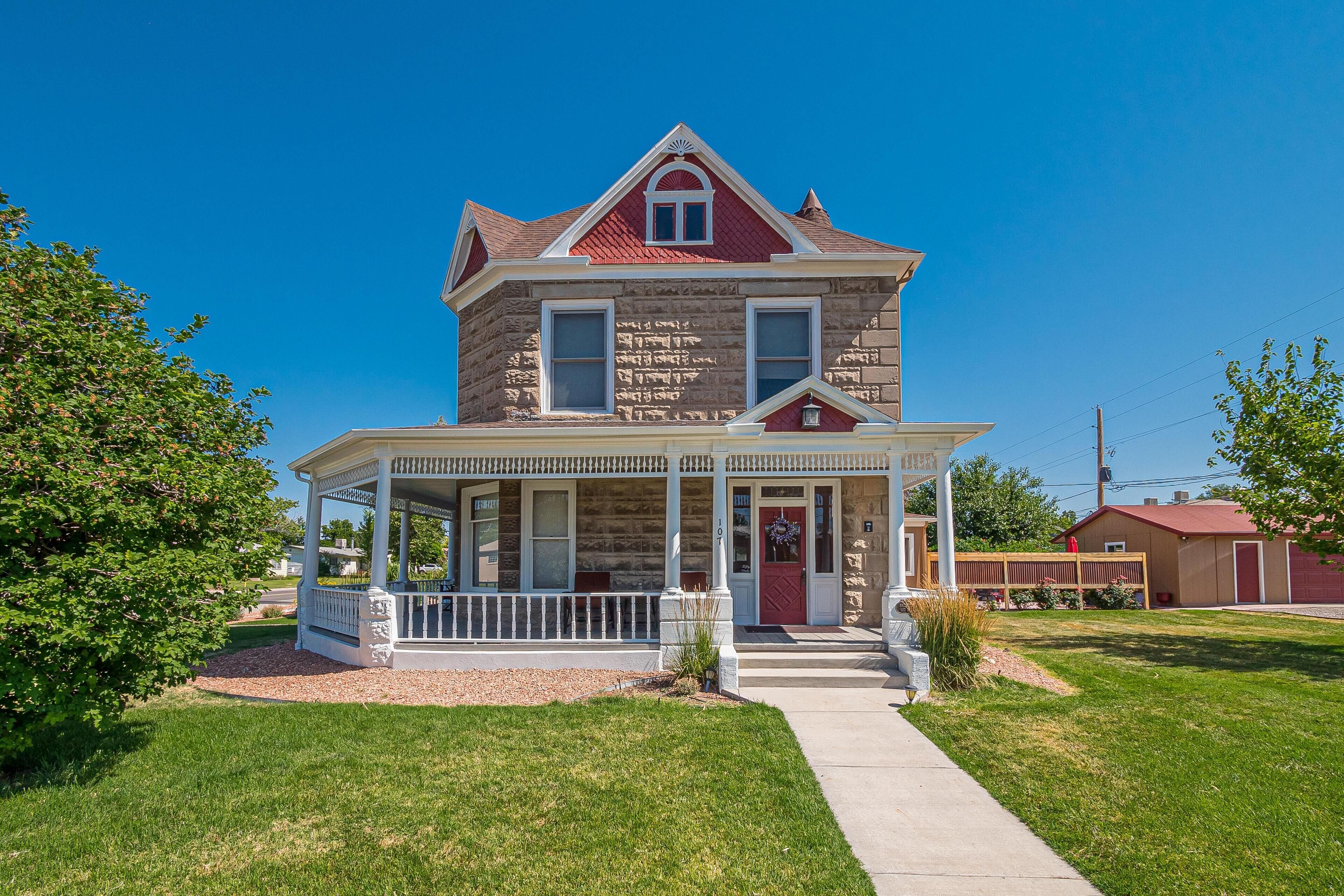 Sagebrush V - Downtown Spacious Historical Home!