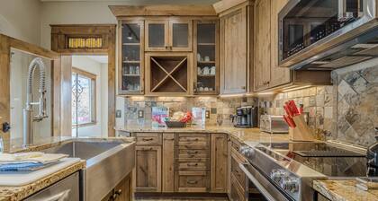 Sagebrush V: Gorgeous Yard w/ Large Patio!