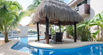 Condo Bellmare Luxury front of lagon 4 step to the priv Pool 1 min to the Beach