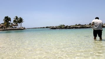 PĂ„ stranden och strandhanddukar