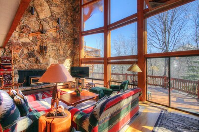 Gorgeous views and two decks! Large open cabin, short walk to lodge - Sleeps 14